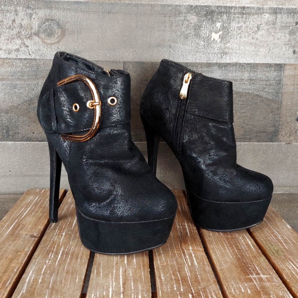 Cape Robbin Womens Wendy Fashion Ankle Booties With D Ring Buckle